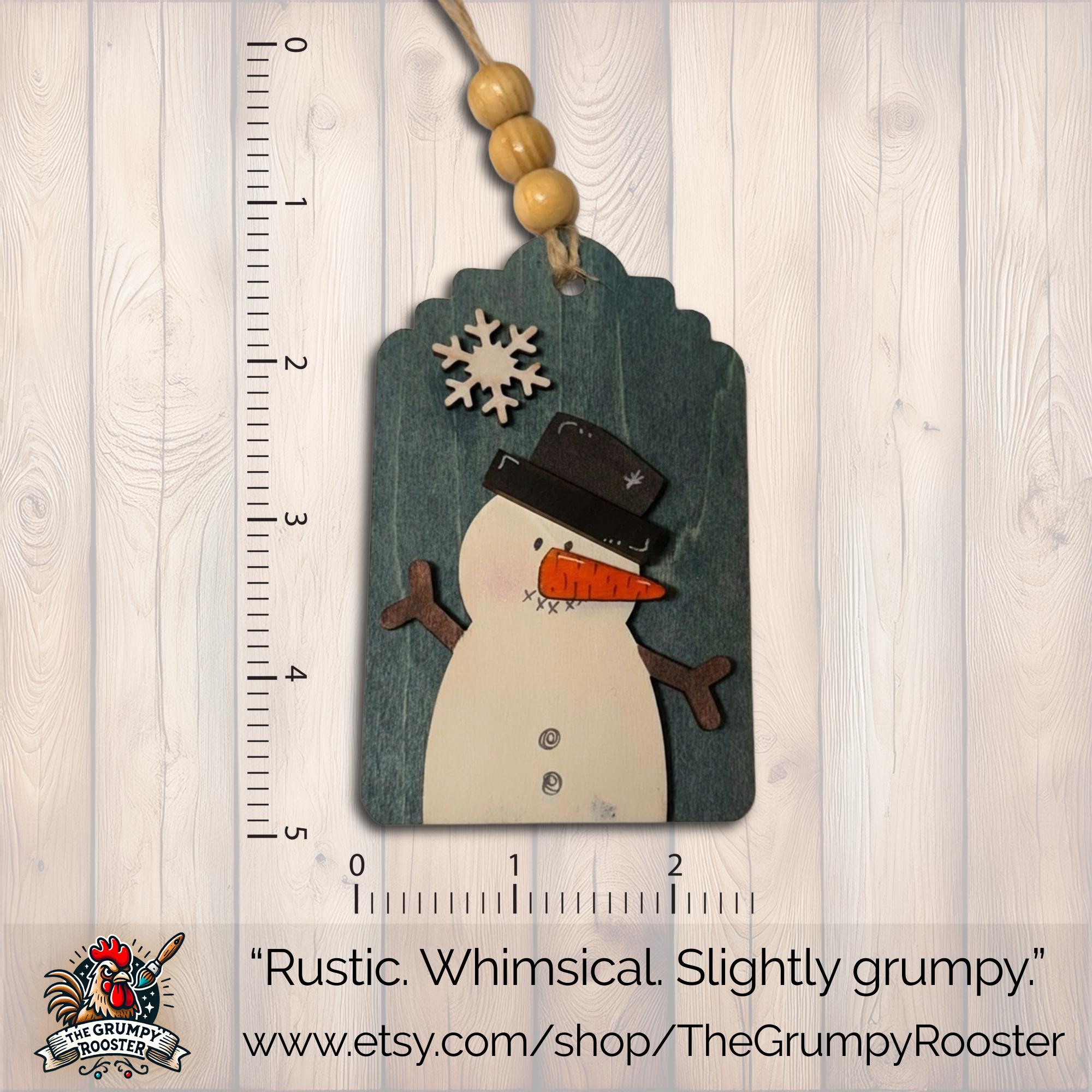 Rustic Wooden Snowman Ornament Tag – Hand-Painted Christmas Decoration – Farmhouse Winter Snowflake Gift Tag – Holiday Tree Decor