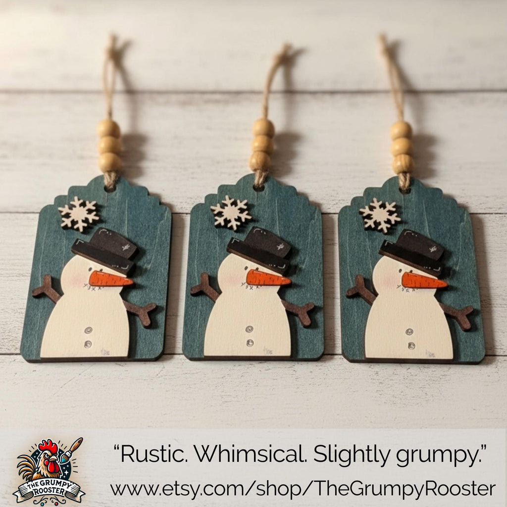 Rustic Wooden Snowman Ornament Tag – Hand-Painted Christmas Decoration – Farmhouse Winter Snowflake Gift Tag – Holiday Tree Decor