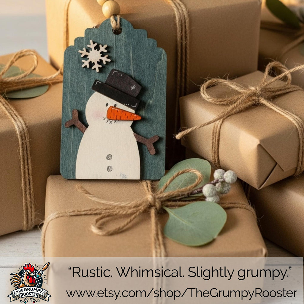 Rustic Wooden Snowman Ornament Tag – Hand-Painted Christmas Decoration – Farmhouse Winter Snowflake Gift Tag – Holiday Tree Decor